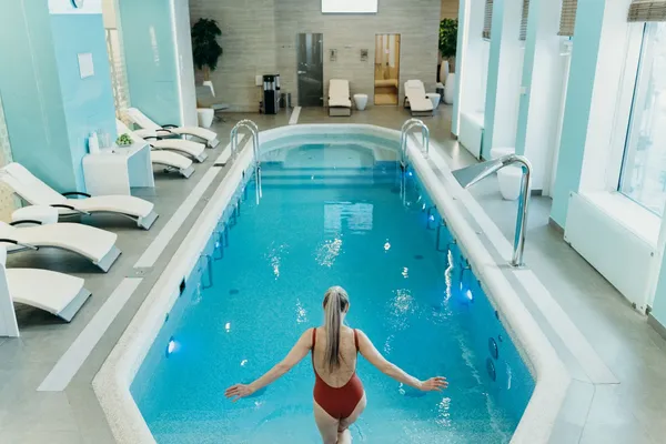 Zona cu apa mica, sigura pentru copii, in piscina cu liner
